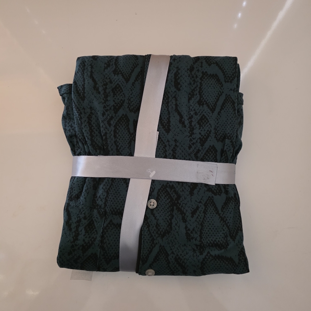 🔥ALFANI Ultra Super Soft 2-Piece Pajama Set Green Snake Print - Picture 5 of 6